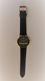 Horloge 40mm Zwarte wijzerplaat met gouden 3D opdruk Gouden kast Zwarte lederband