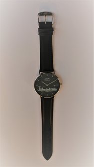 Horloge 40mm Zwarte wijzerplaat met zilveren 3D opdruk Zilver kast Zwarte lederband