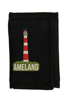 Zwarte Ameland-portemonnee m-witte rode vuurtoren en groene tekst AMELAND op de voorkant