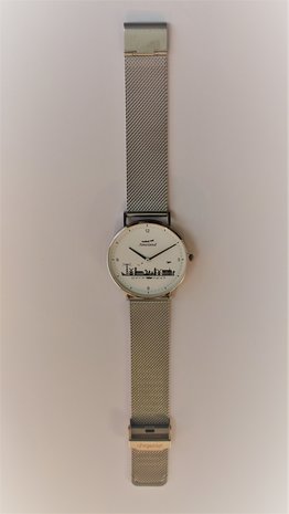 Horloge 36 mm. of 40 mm. Witte wijzerplaat met zwarte opdruk, zilver kast, zilver staalband.