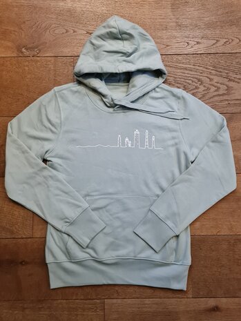 Sage groene hoodie, model loose fit.