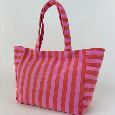 Grote roze shopper met rode strepen.