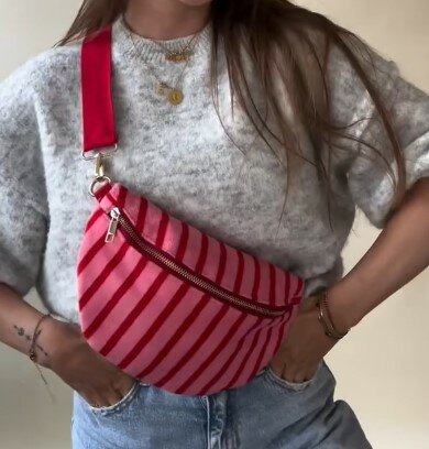Schoudertasje roze met rode strepen